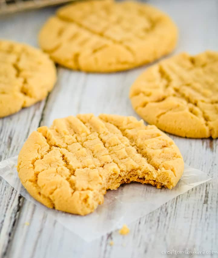 https://www.creationsbykara.com/wp-content/uploads/2013/11/Peanut-Butter-Cookies-14-2.jpg