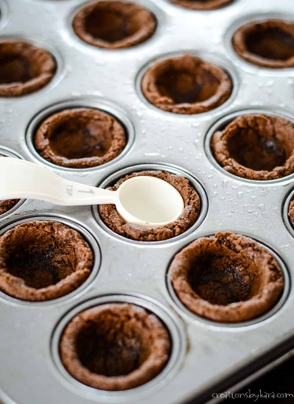 mini chocolate cookie cups