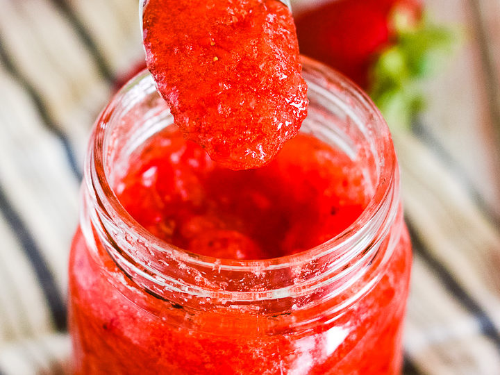 DIY Strawberry Freezer Jam with Printable Labels - DIY Candy