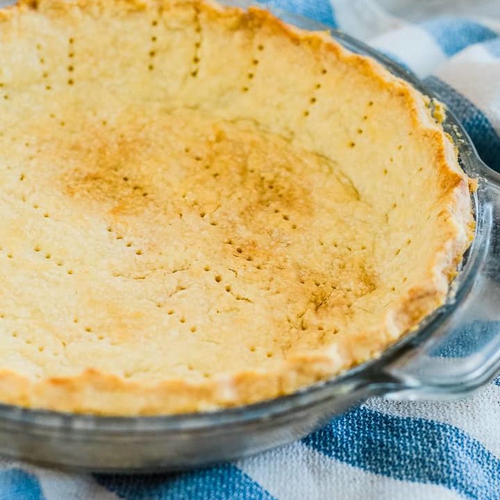 https://www.creationsbykara.com/wp-content/uploads/2022/09/Very-Easy-Pie-Crust-16-2-720x720.jpg