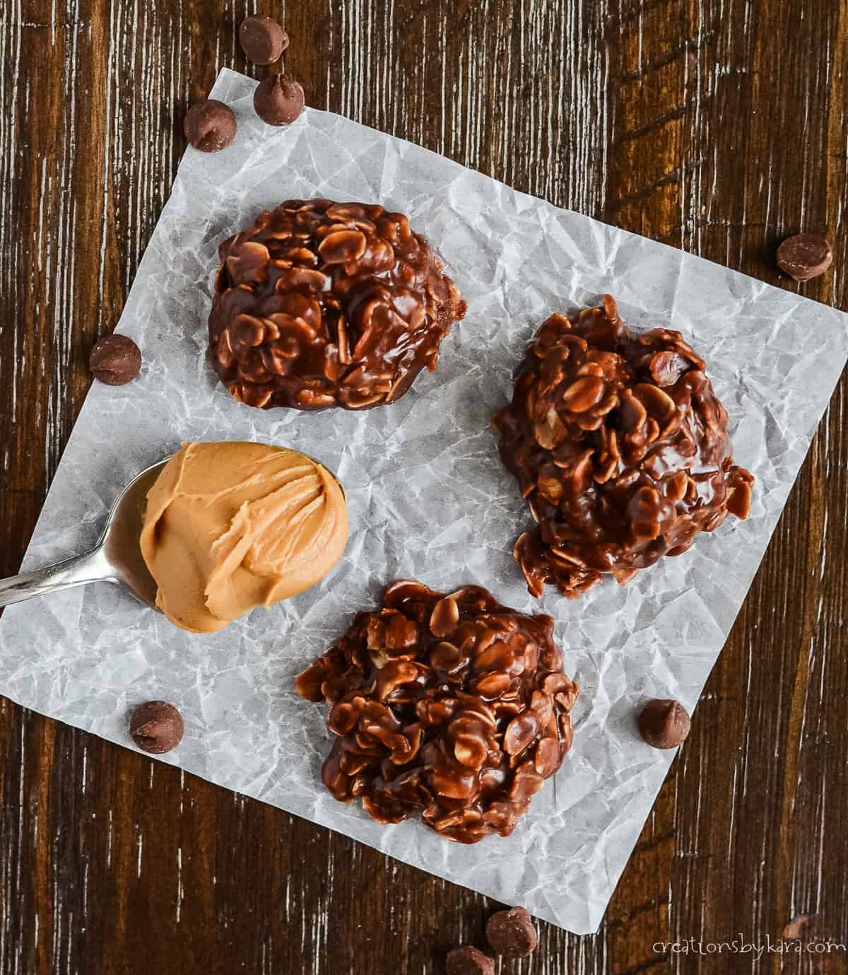 no bake cookies with chocolate chips on waxed paper