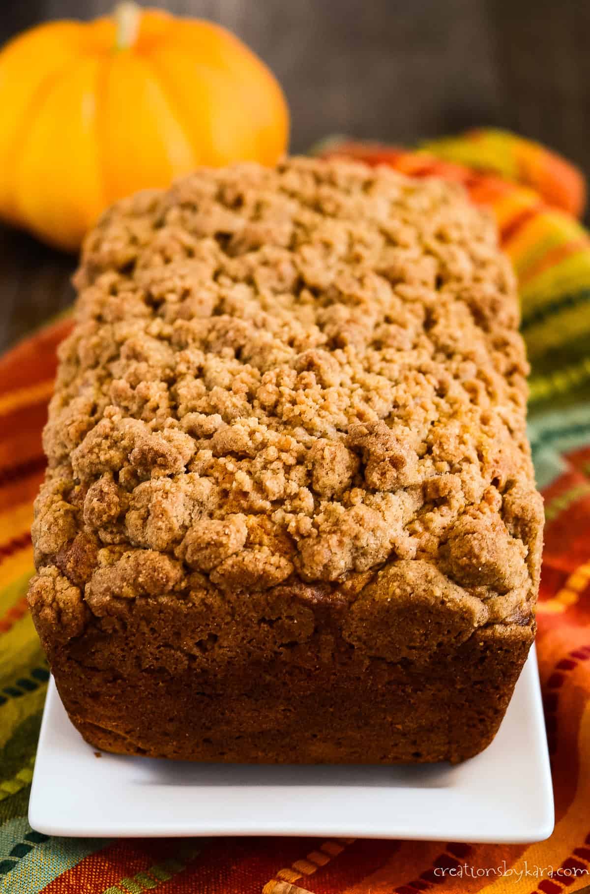 loaf of spiced pumpkin bread with streusel topping