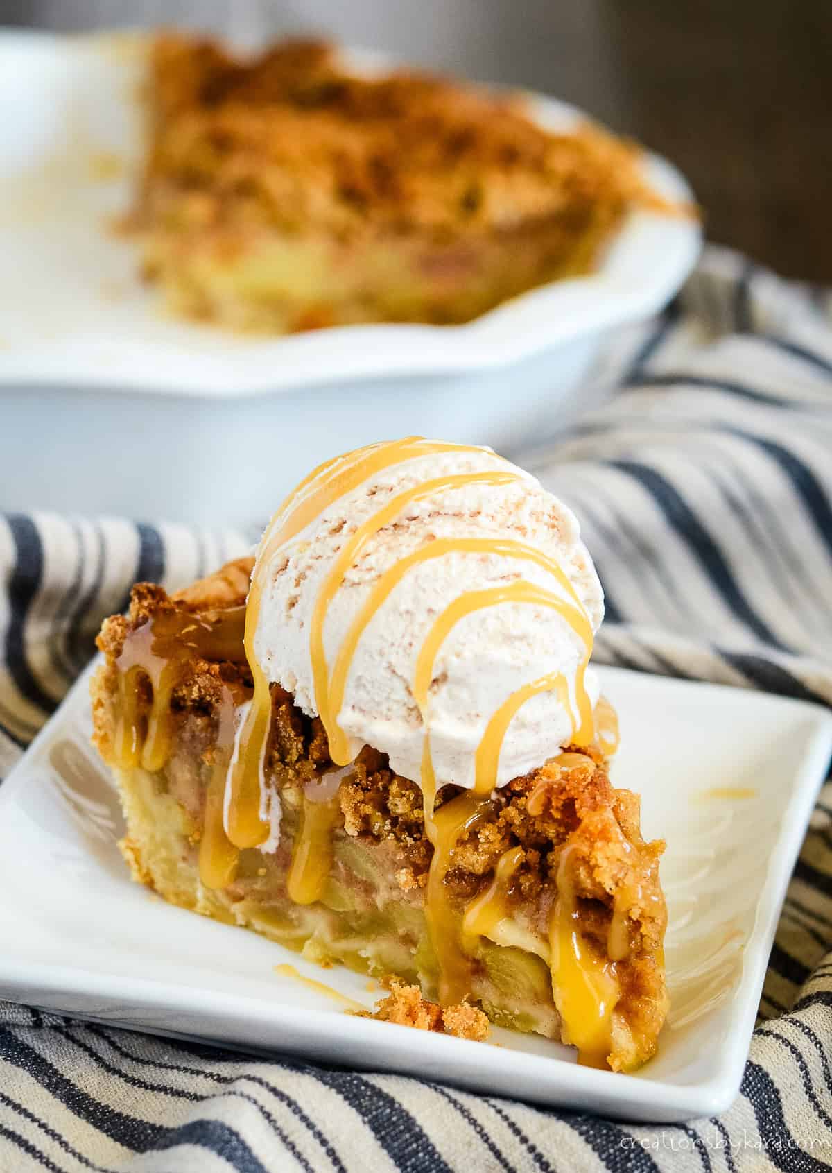 caramel apple pie recipe with crumb top